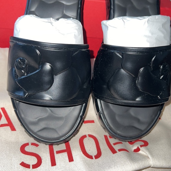 Valentino slides - Picture 3 of 8